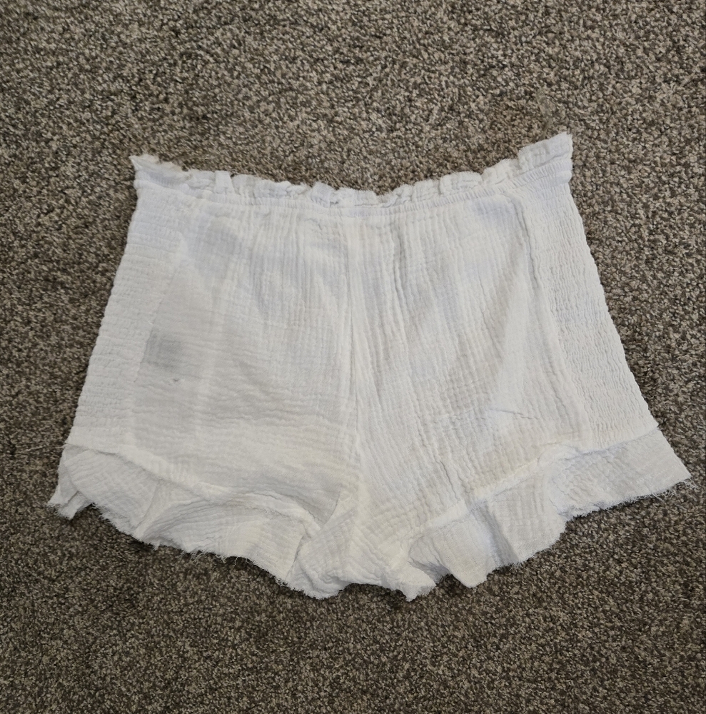 Brand new!! NWOT POL boutique white stretchy ruffle shorts size medium - Picture 6 of 6